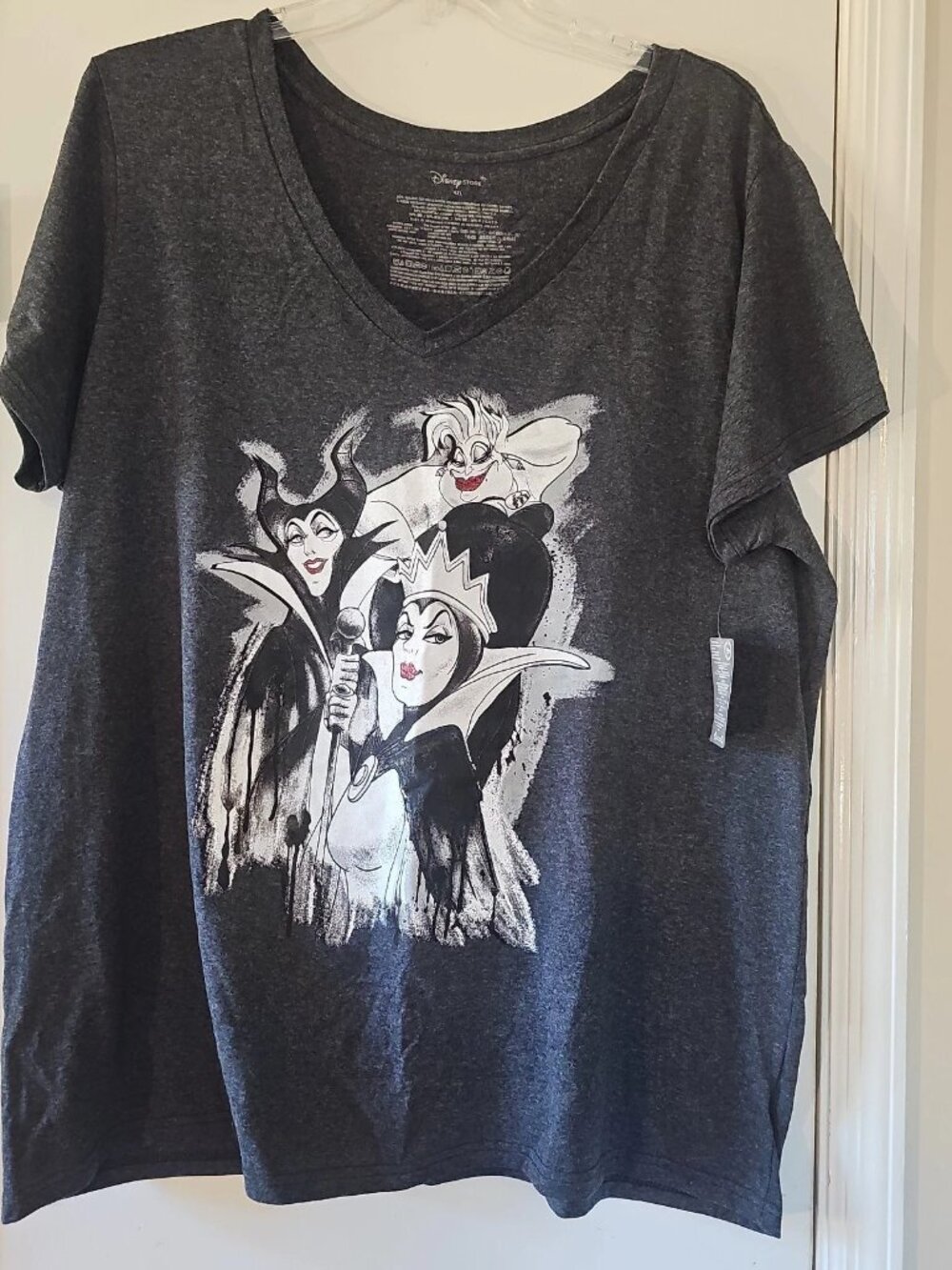 Disney Store Heather Gray Villains V-Neck Graphic T-Shirt-Size: 4XL